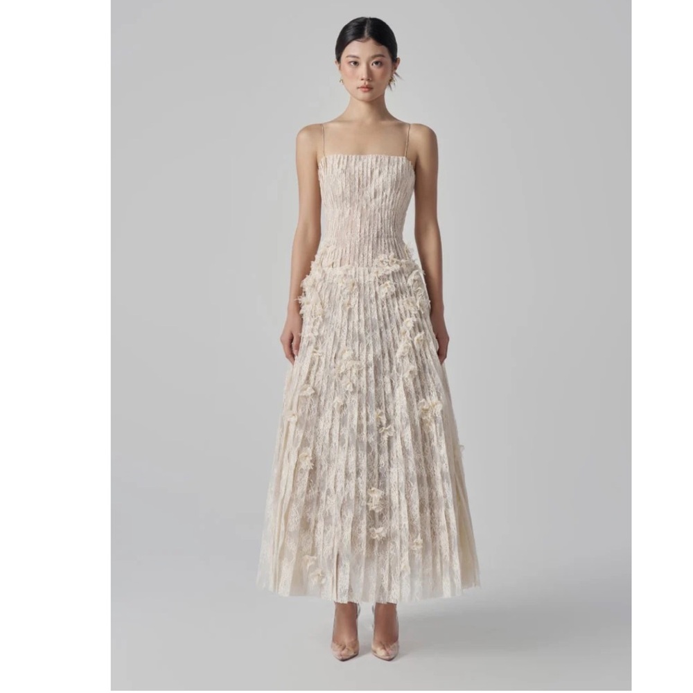 Cultmia Elegant Cream Lace Dress